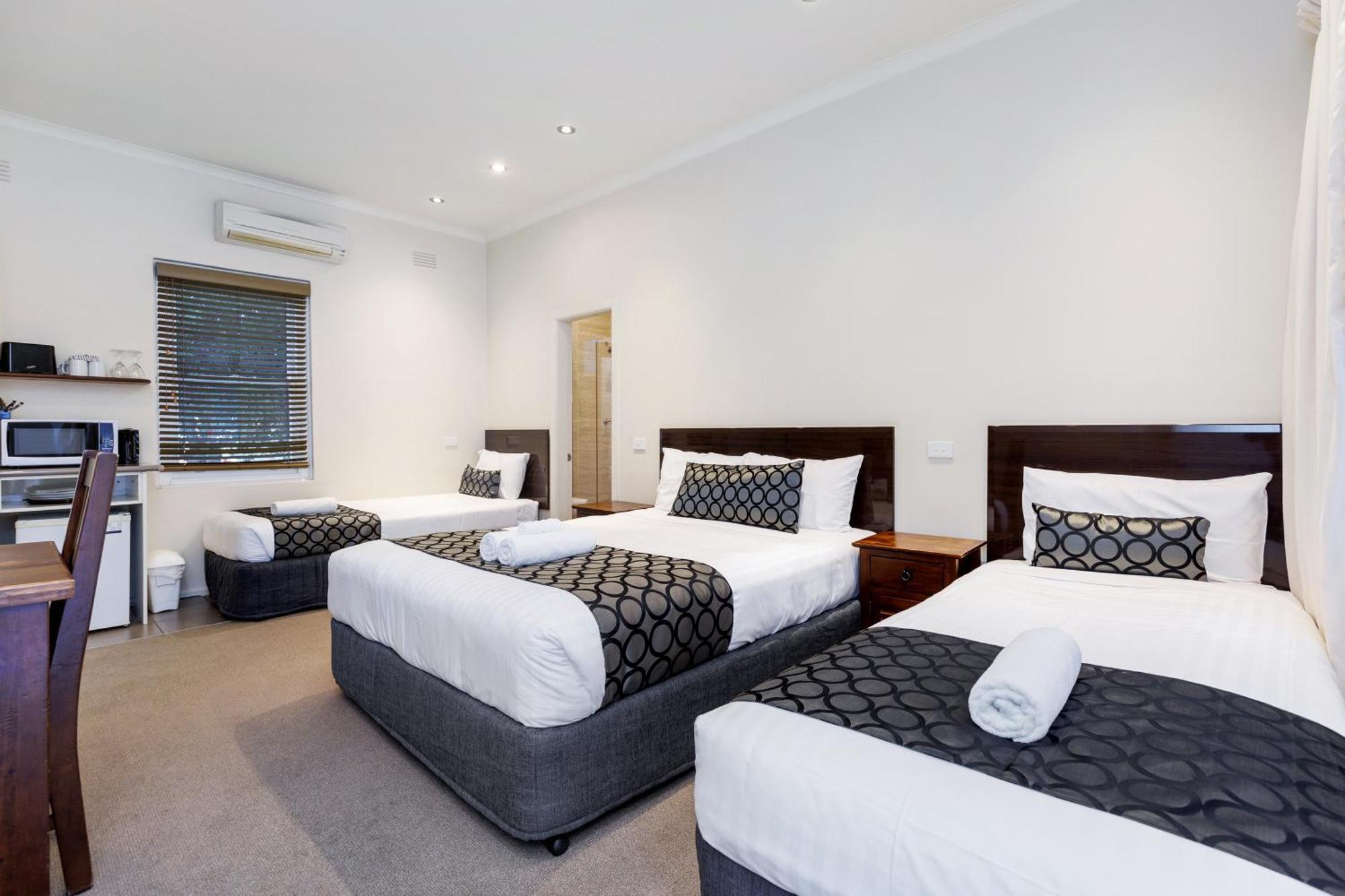 Amaroo Motel Tumuts Best Accommodation Bagian luar foto