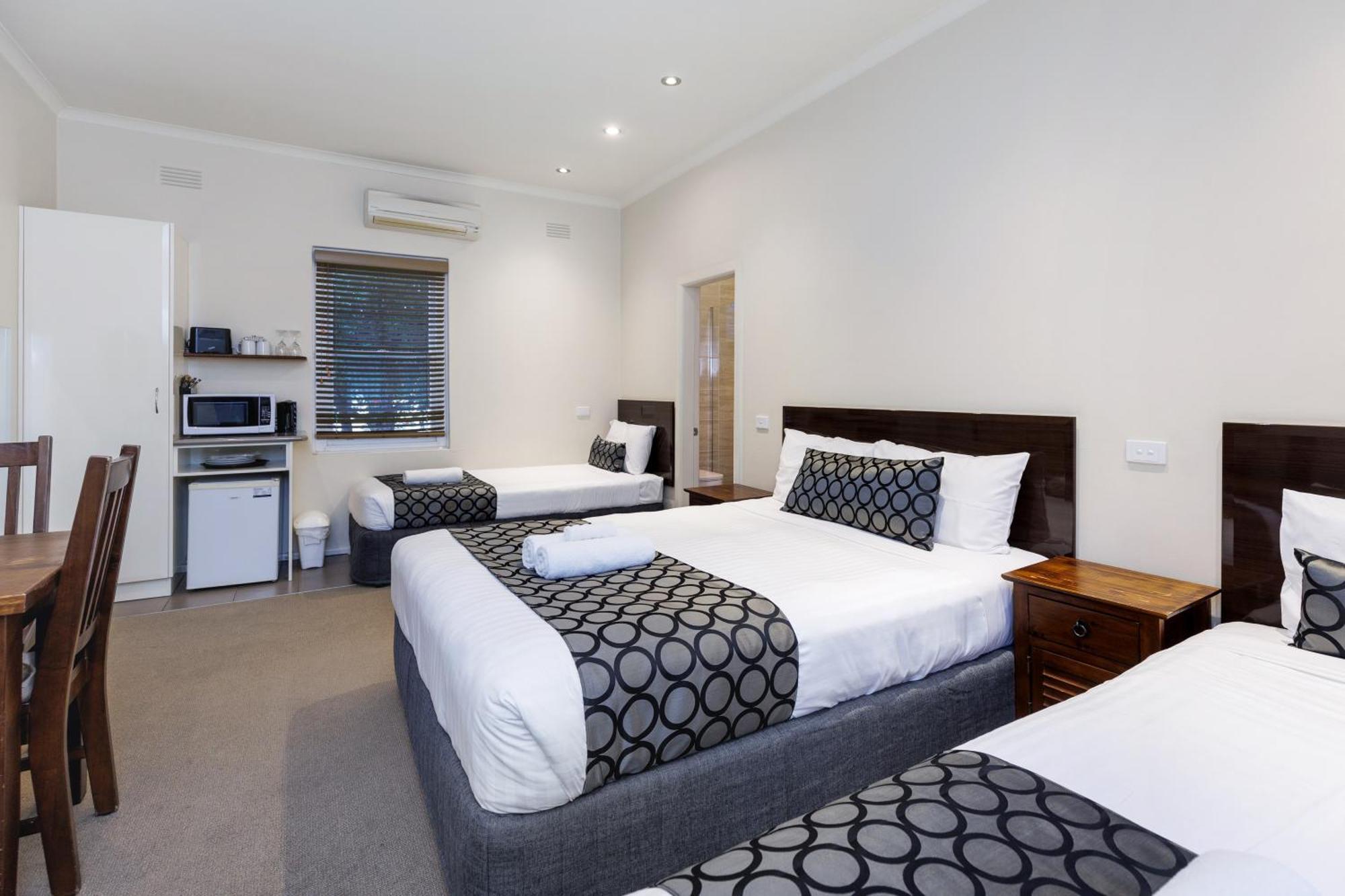 Amaroo Motel Tumuts Best Accommodation Bagian luar foto